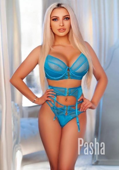 busty london escort NICOLE