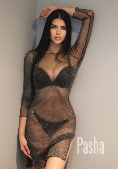 busty london escort ROBINA PASHA