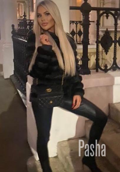 busty london escort LAUREN