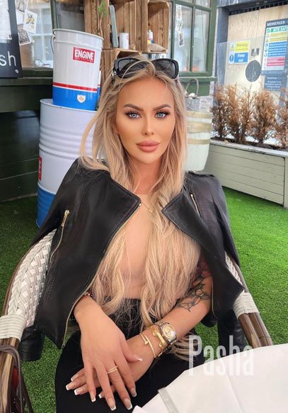 busty london escort LAUREN