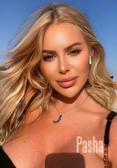 busty london escort LAUREN